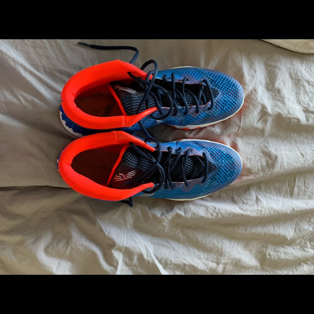 Kyrie Irving Nike men’s tennis shoes